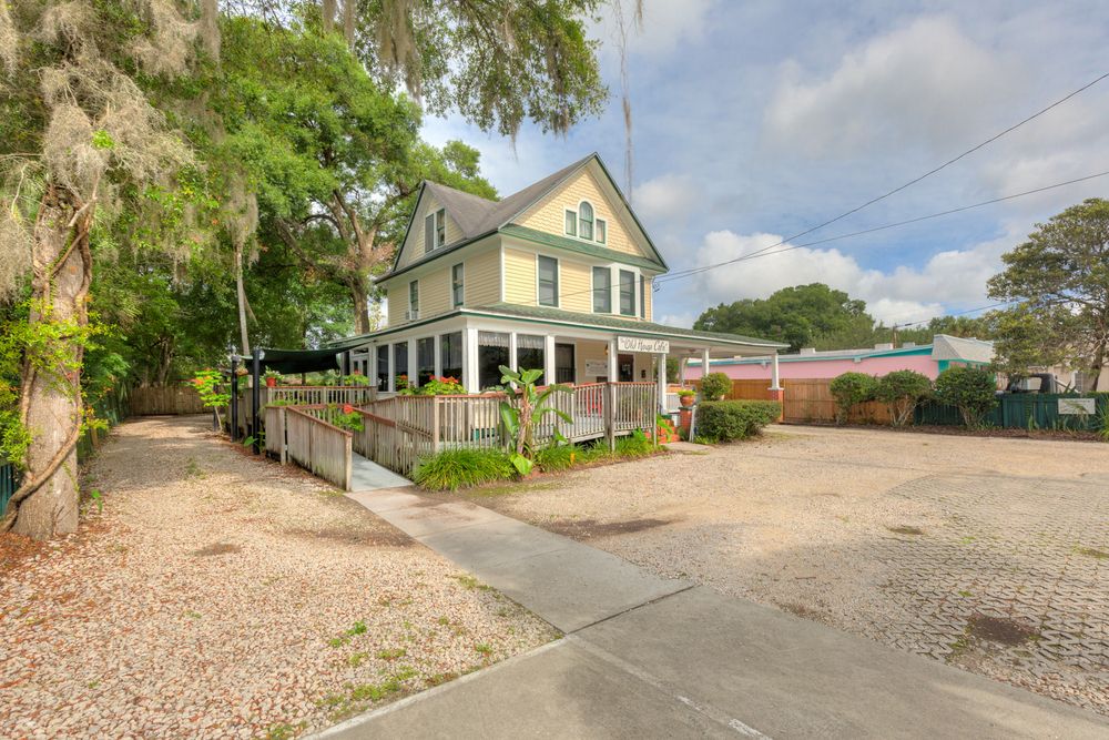 Successful Restaurant Off Busy Road: 412 S Woodland Blvd, DeLand, FL 32720